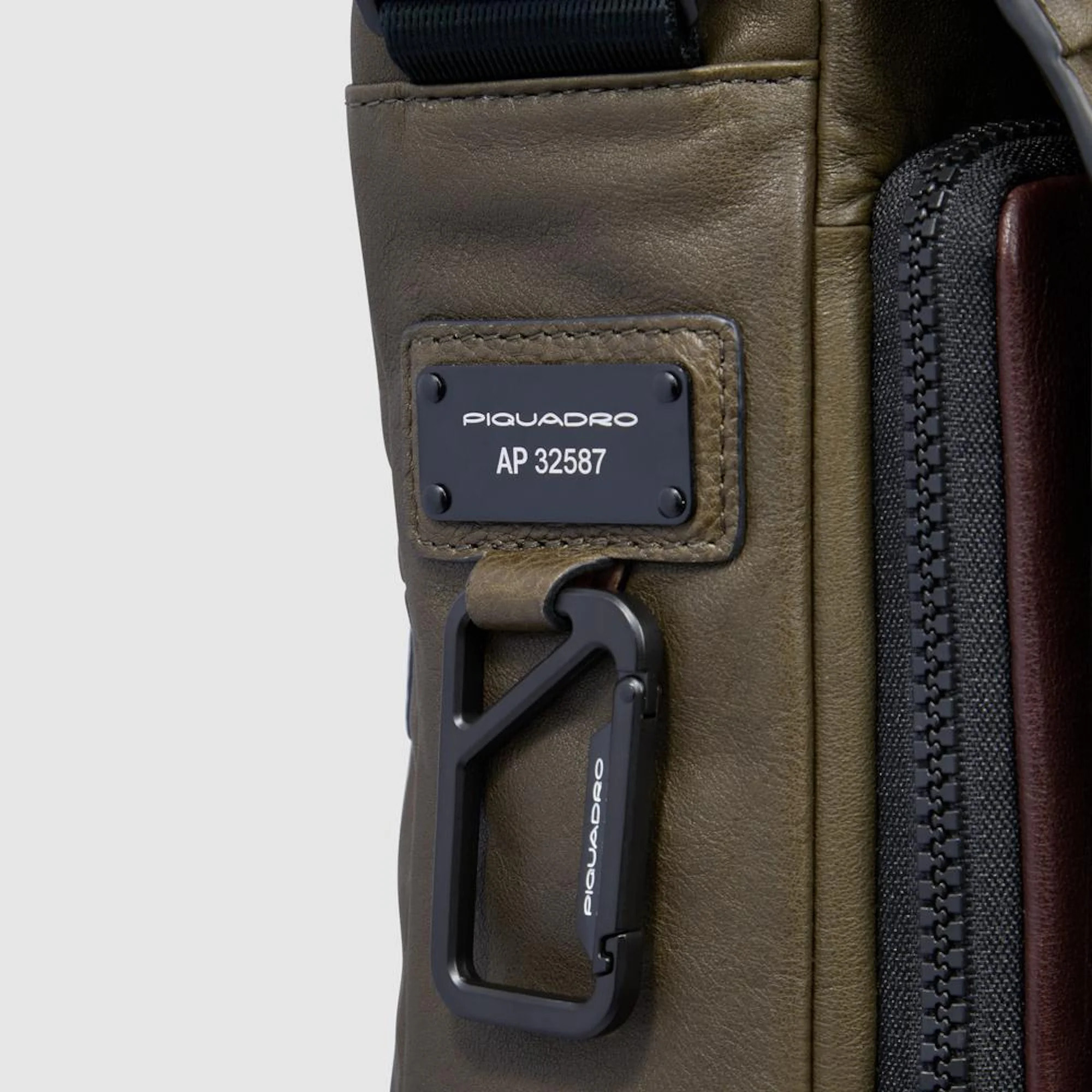 Piquadro Borsa messenger porta pc e iPad® con protezioni antiurto e RFID