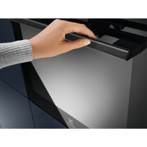 Four Pyro ELECTROLUX EOD6P67WH SteamBake