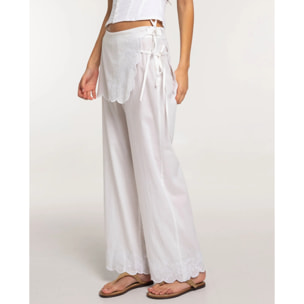 Pantalones anchos con bordados de mujer
