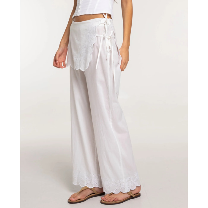 Pantalones anchos con bordados de mujer