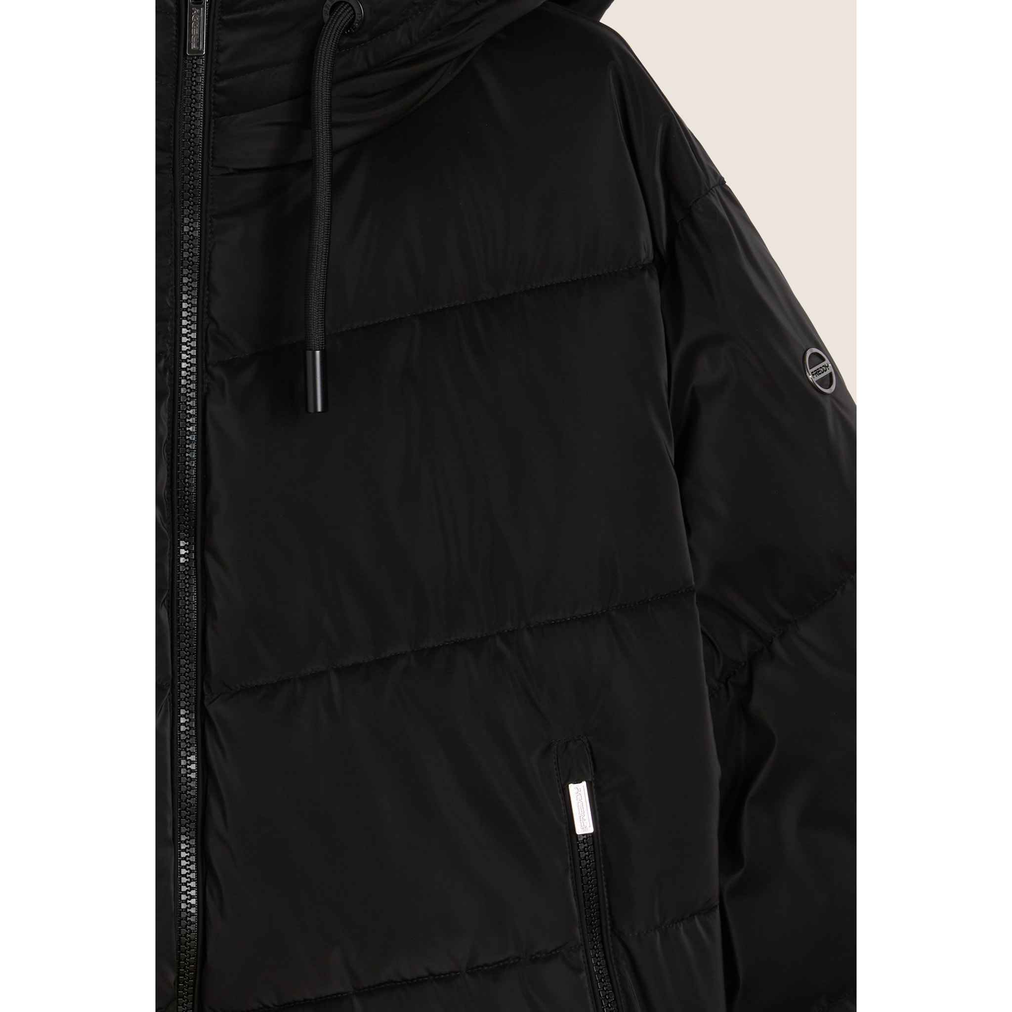 Piumino cropped donna con collo alto e coulisse regolabile