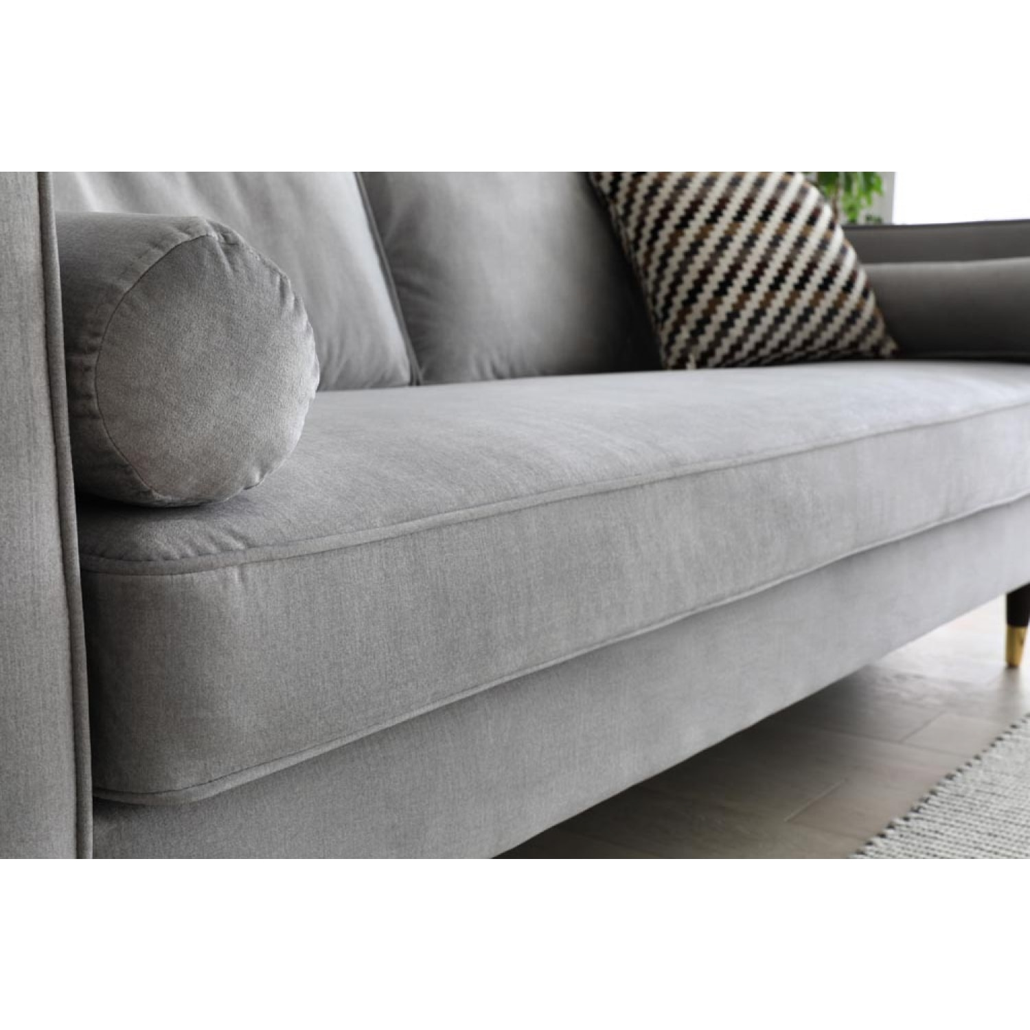 Canapé 3 places en velours gris clair ASHA