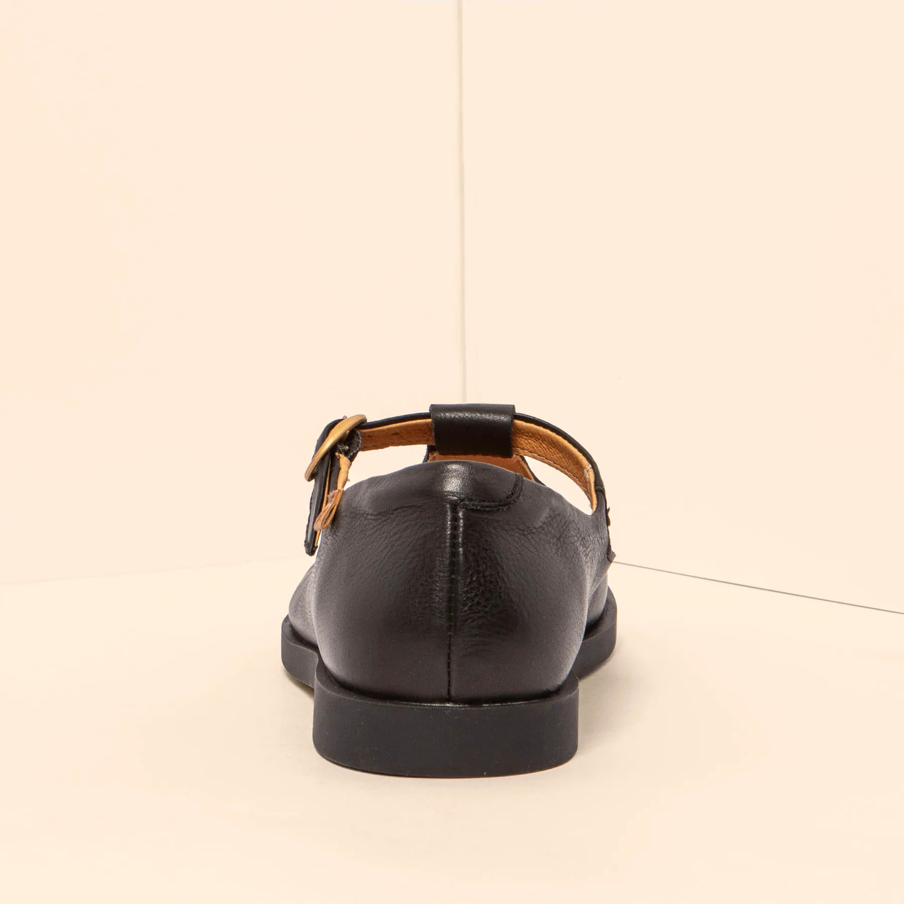 Zapatos N5873 SOFT NAPPA BLACK/ ARENISCA color Black