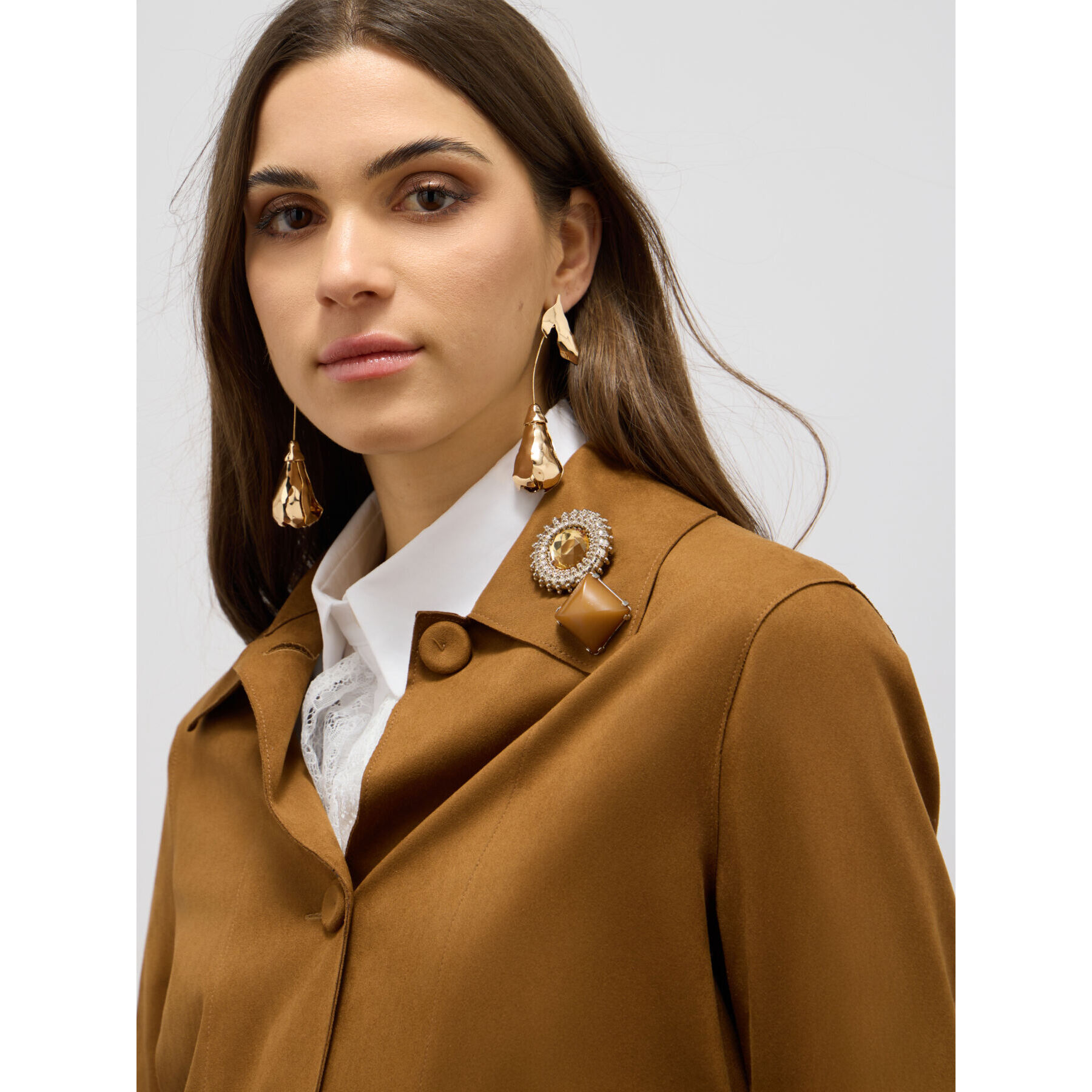 Oltre - Chaqueta boxy con broche joya - Marrón