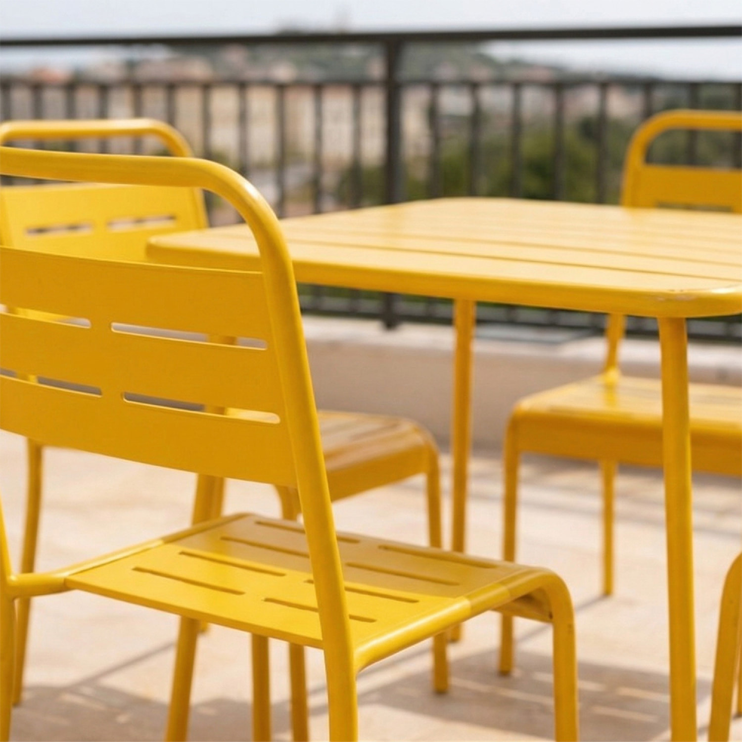 Ensemble table de jardin carrée 70cm et 4 chaises jaune EVORA