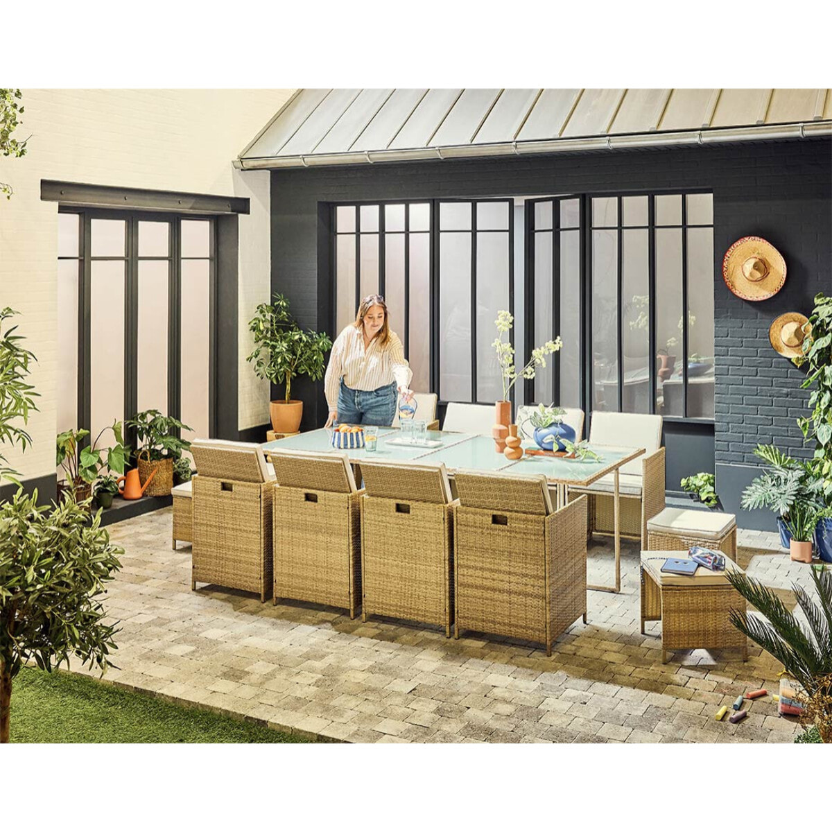 Fira – salon de jardin encastrable en résine tressée beige - 12 places - coussins beige + housse de protection - Beige