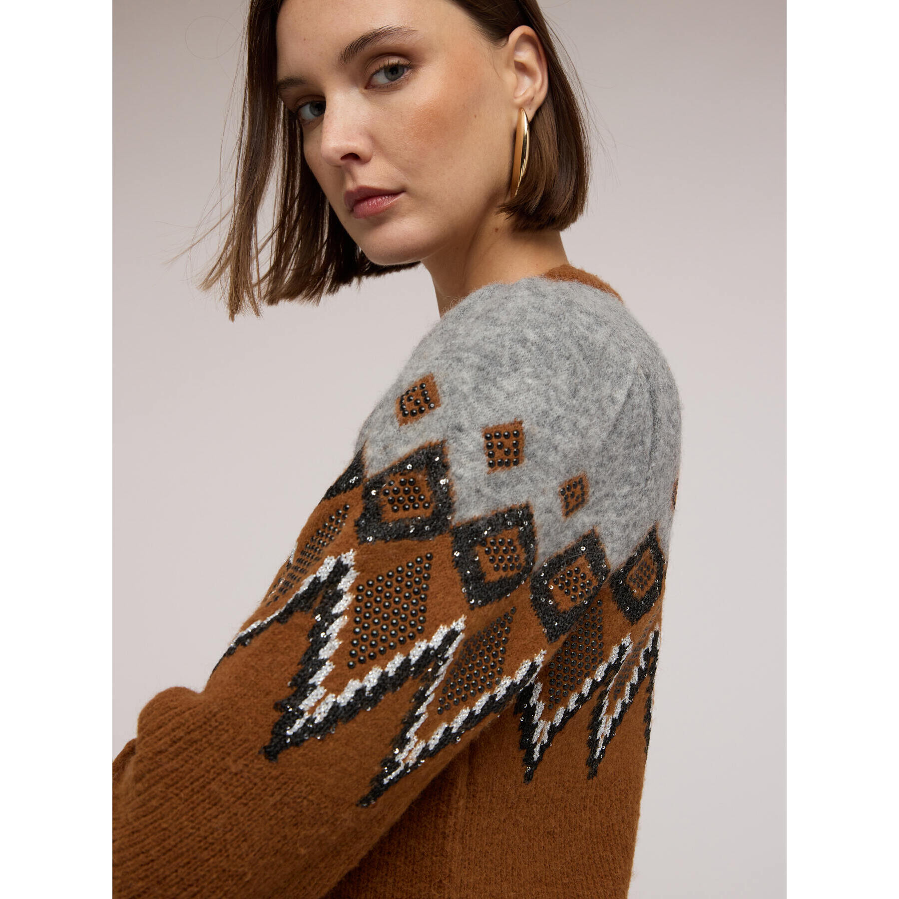 Motivi - Vestito jacquard con maniche a palloncino - Marrone