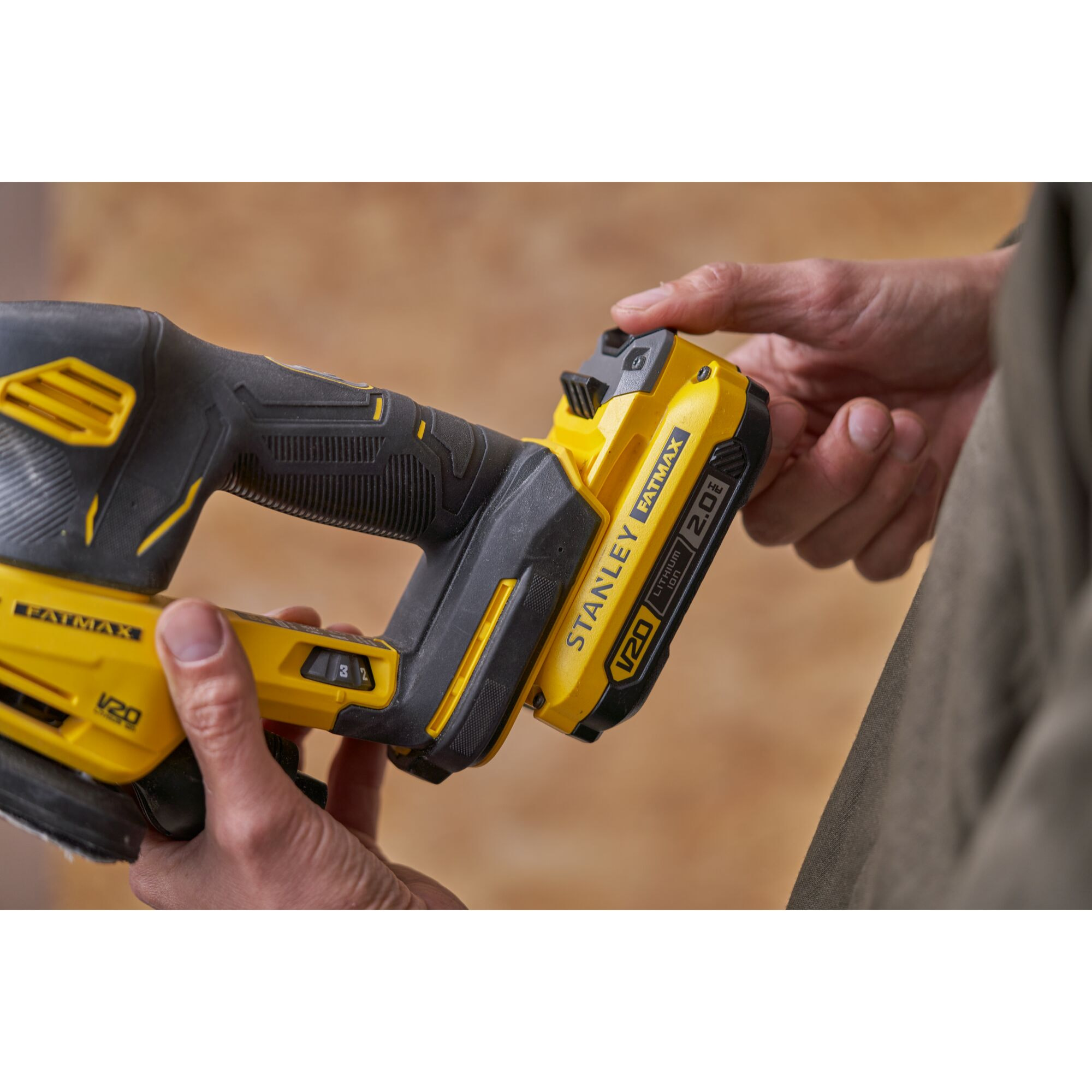 Ponceuse de finition 12000trs/min sans fil 18V STANLEY FATMAX Gamme V20 avec 1 batterie 2Ah, 1 chargeur 2A, en sac souple de transport