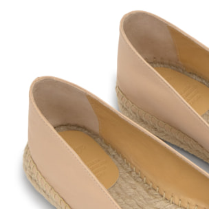 Alpargata Pax plana estilo bailarina en napa con lazito