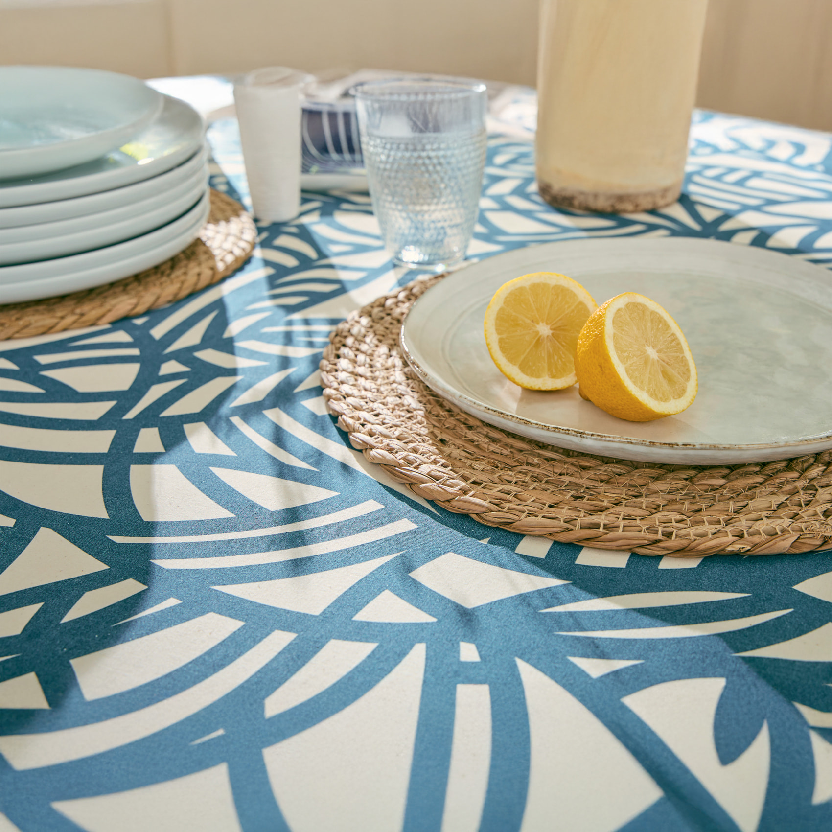 Nappe ovale coton enduit feuillage abstrait - Bleu