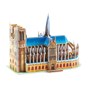 Puzzle 3D di cartone della Cattedrale di Notre Dame situata a Parigi. 39 pezzi.