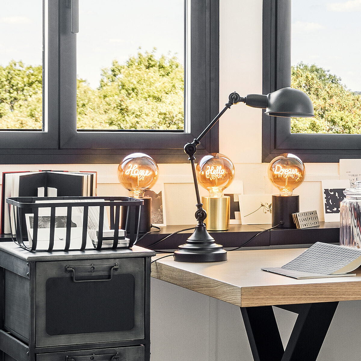 Ampoule LED mot "Hello" ambrée E27