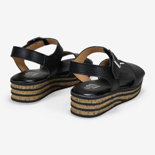 Sandalias negras en piel con cuña