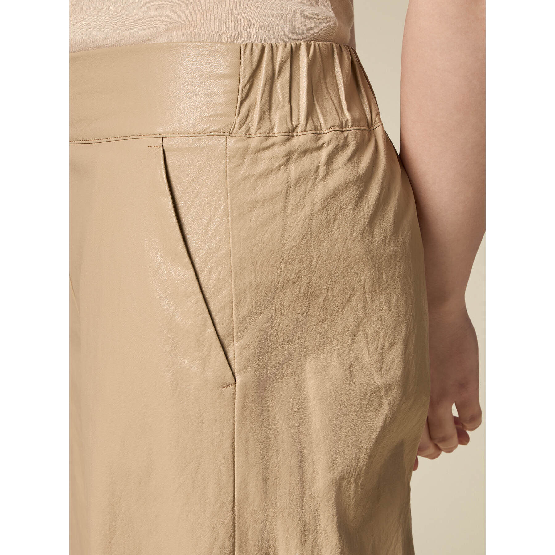 Oltre - Pantalones wide leg de tejido arrugado - Beige