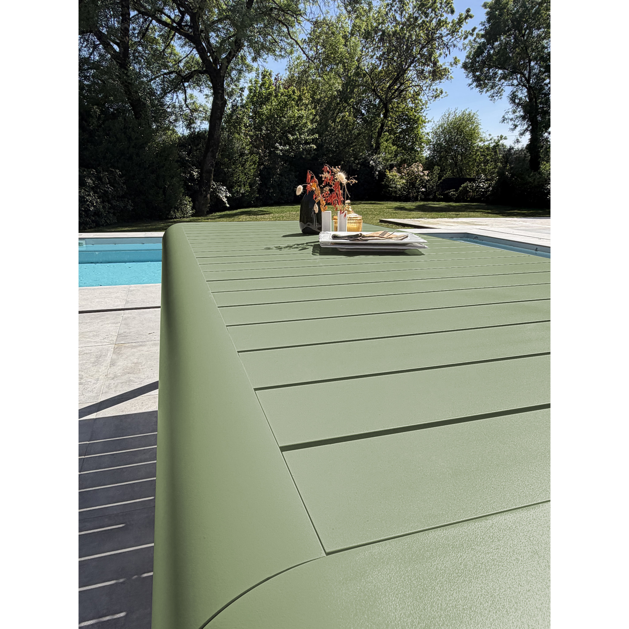 HANOI - Table de jardin en aluminium coloris olive