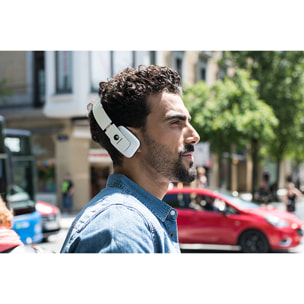 MAGNUSSEN H4 HEADPHONES en color Blanco