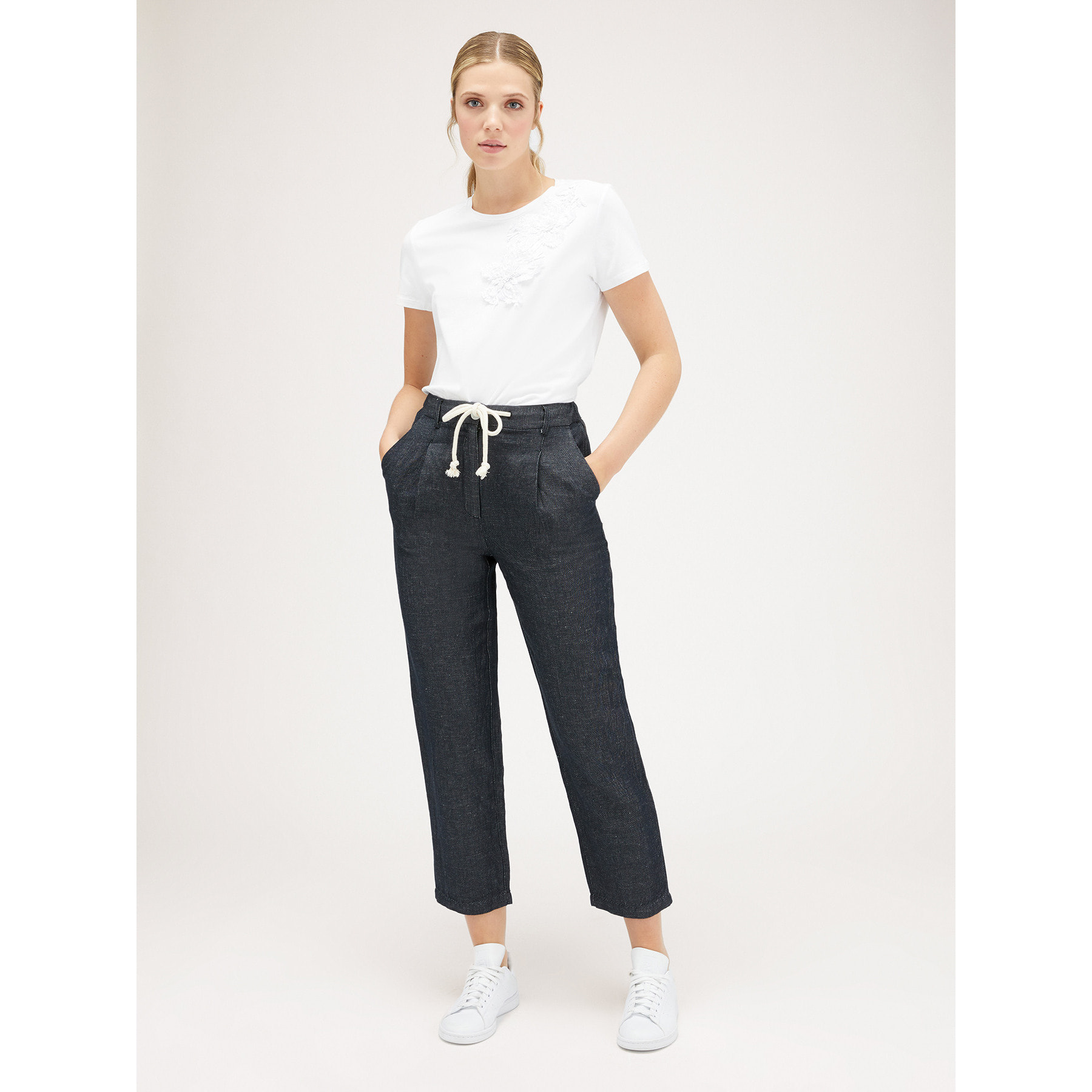 Motivi - T-shirt con applicazione a ricamo - Bianco