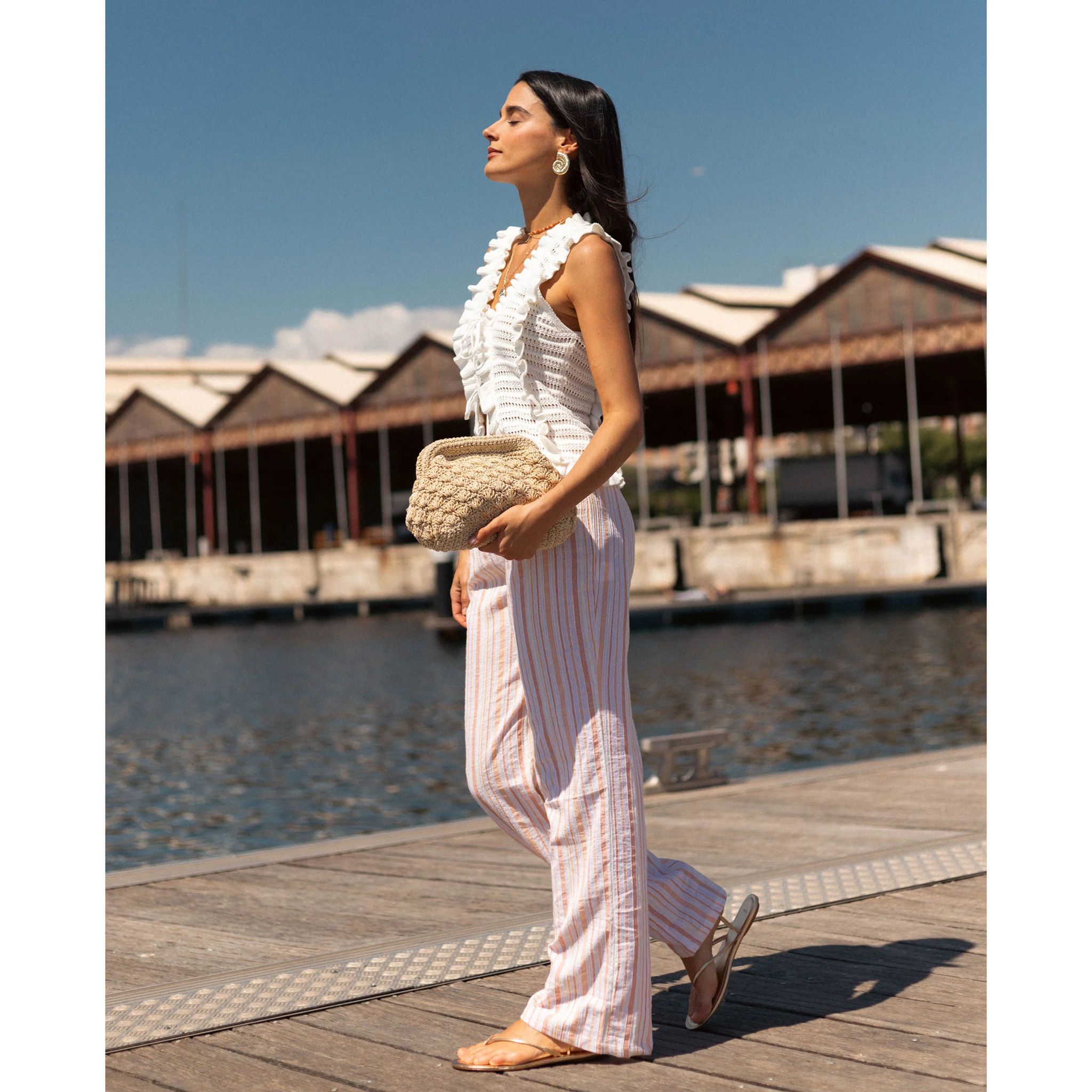 Pantalón de mujer a rayas con cintura ancha y pierna amplia