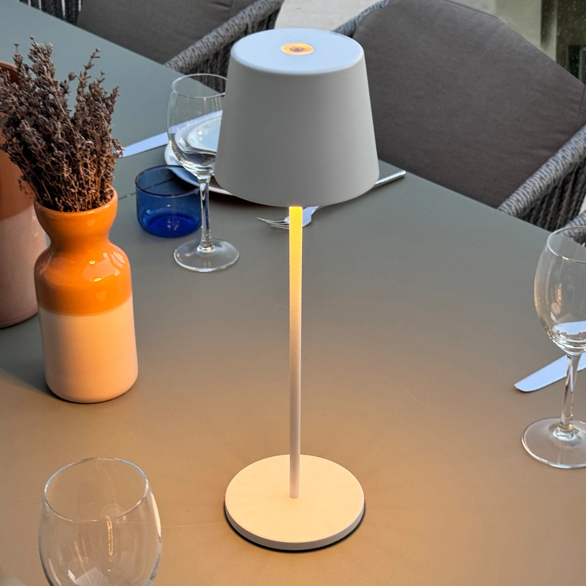 6 Lampes de table KELLY Blanc H38cm + base de chargement