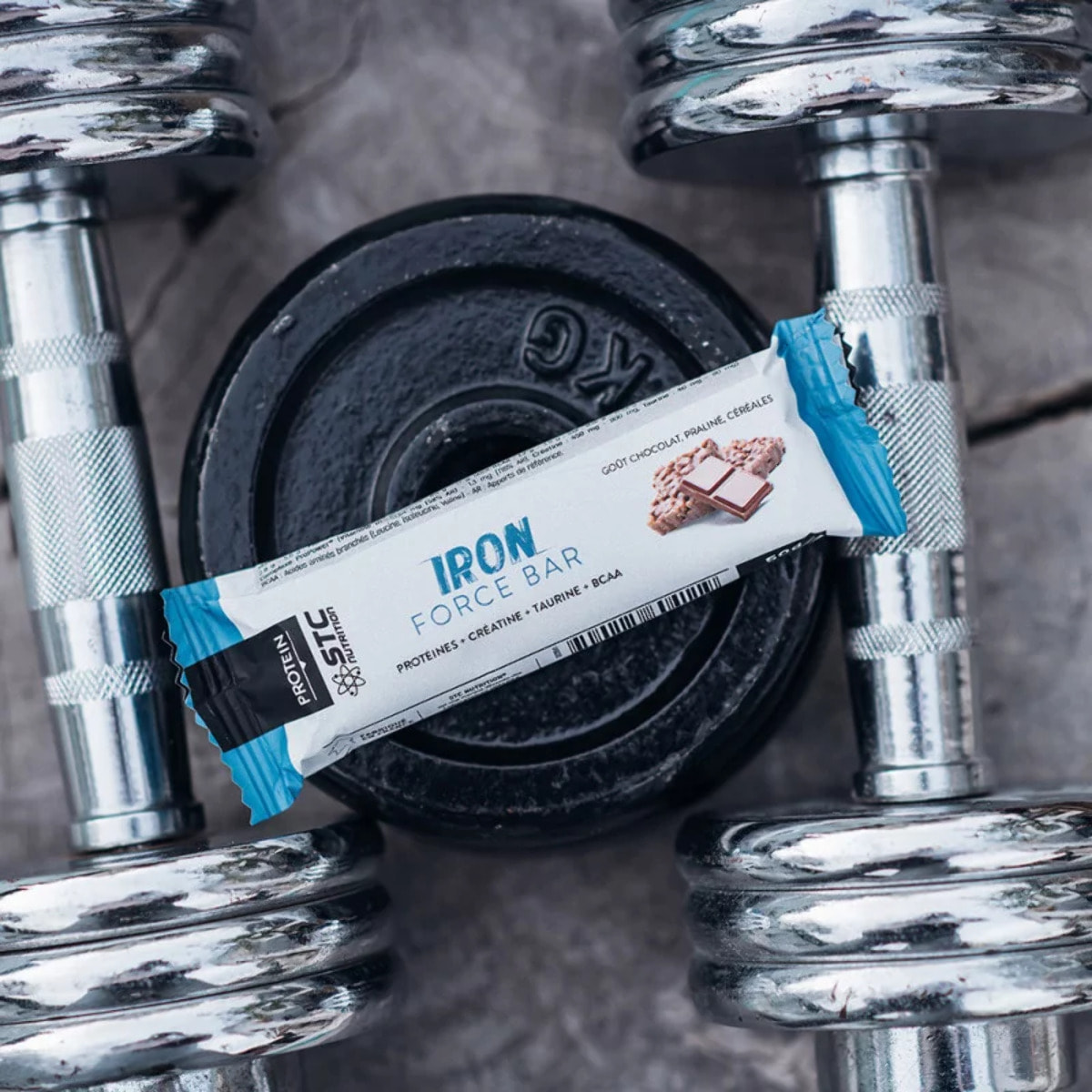 Iron Force® Bar - Barre énergétique protéinée - Créatine + Taurine + BCAA - Actif breveté - Goût praliné enrobage chocolat - Etui de 5 barres