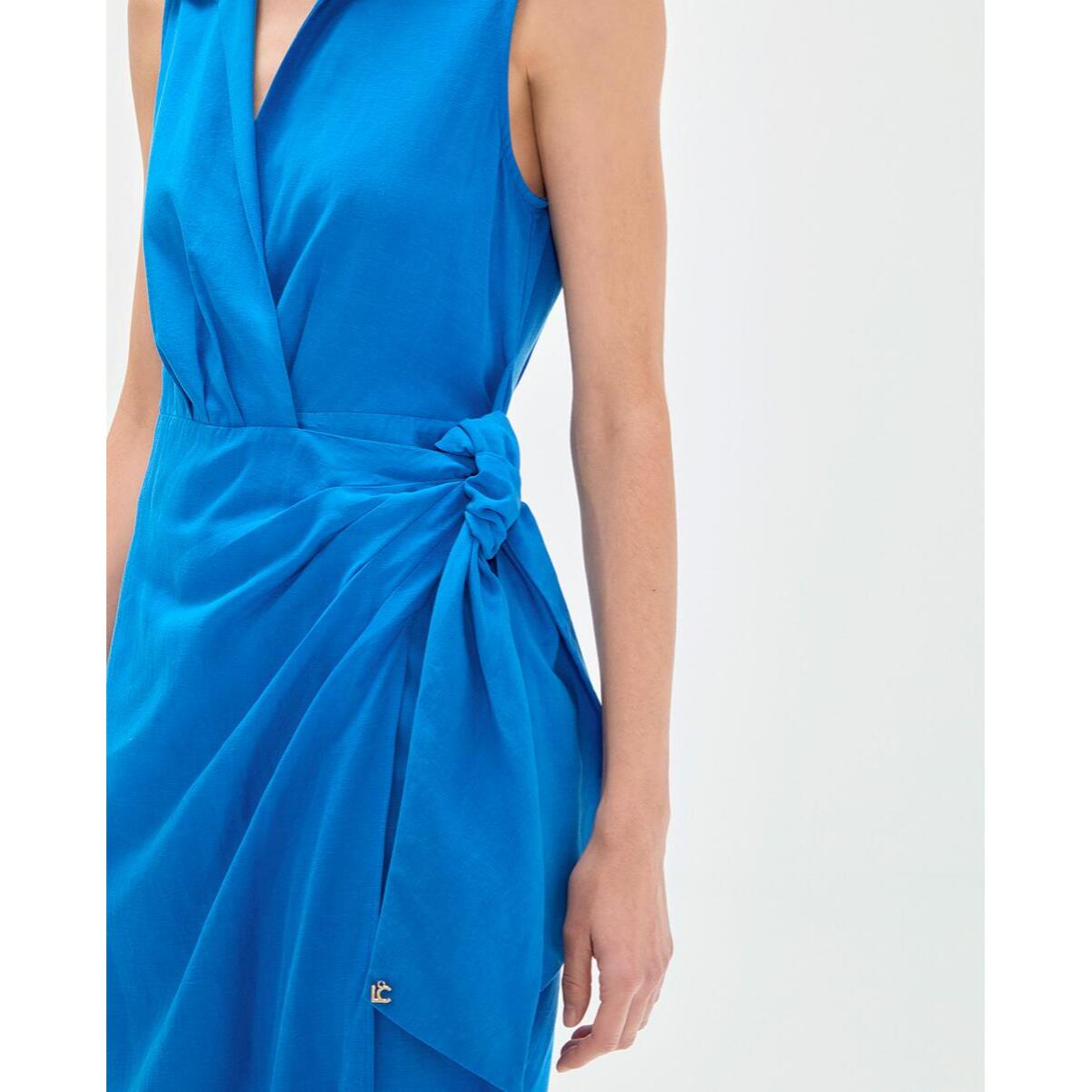 Abito in lino con colletto a camicia e nodo laterale