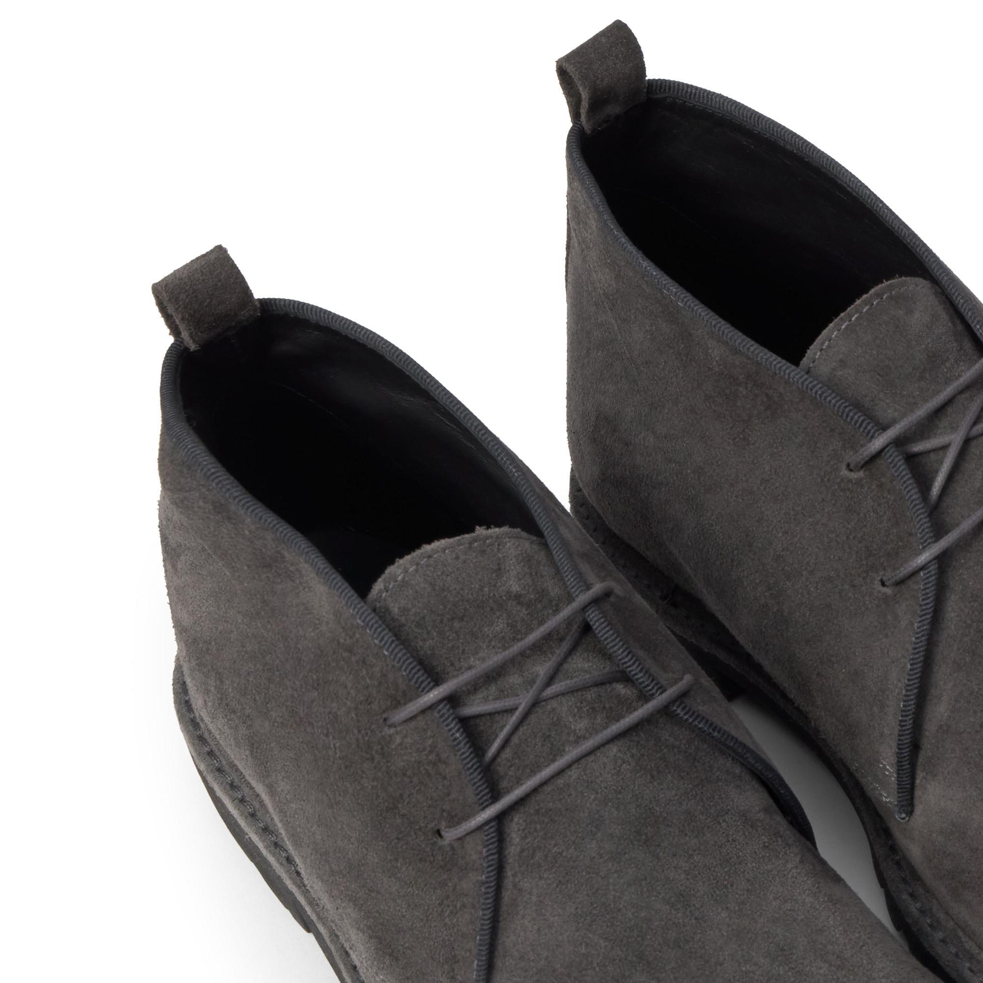 Desert boot Leo en serraje con cierre de cordones