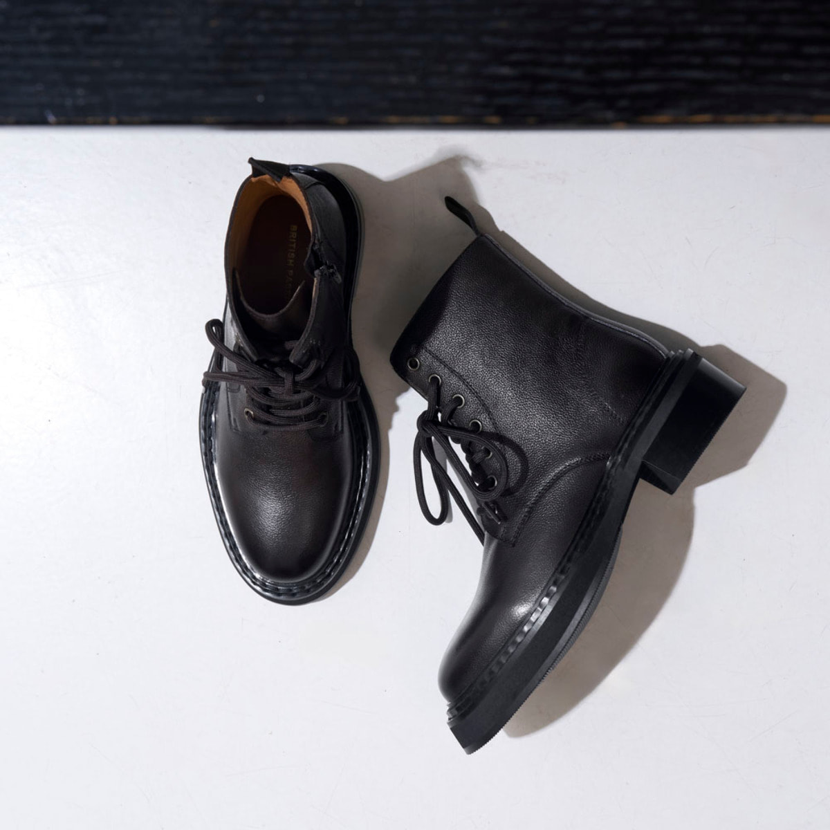 Stivaletto British Passport Nero