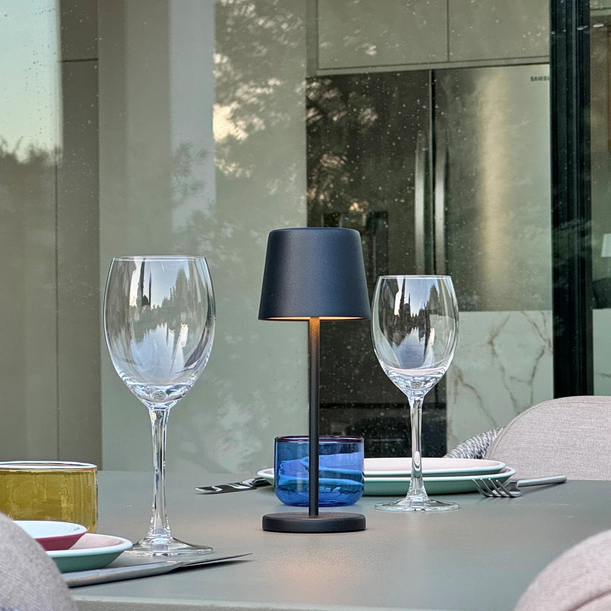 6 Lampes de table MINI KELLY Noir H22cm + base de chargement