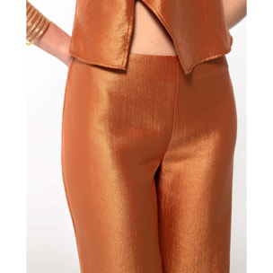 Pantalón recto satinado.