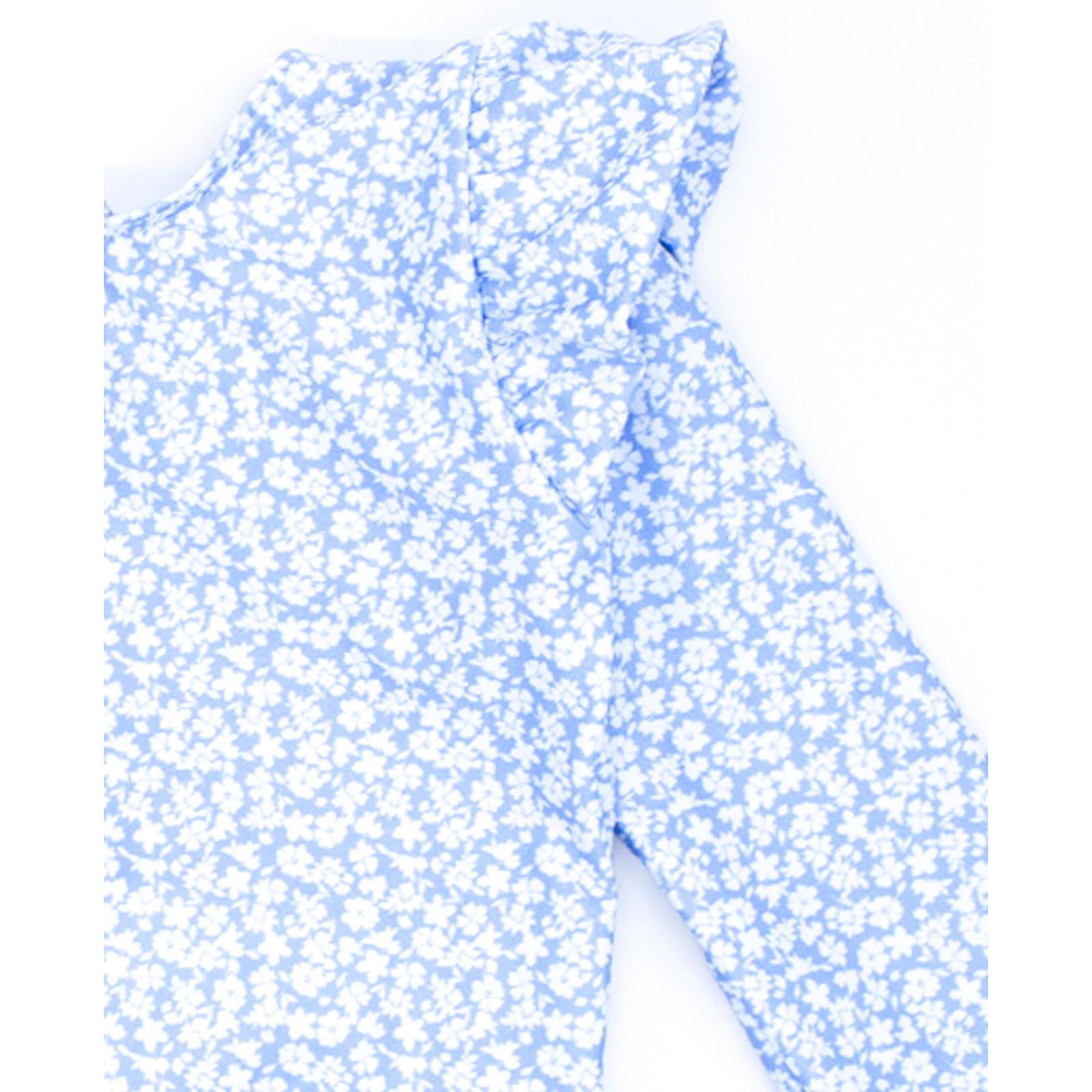 Bañador de manga larga de flor azul celeste, con volantes.