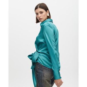 Camicia con Colletto e Dettaglio Nodo in Basso