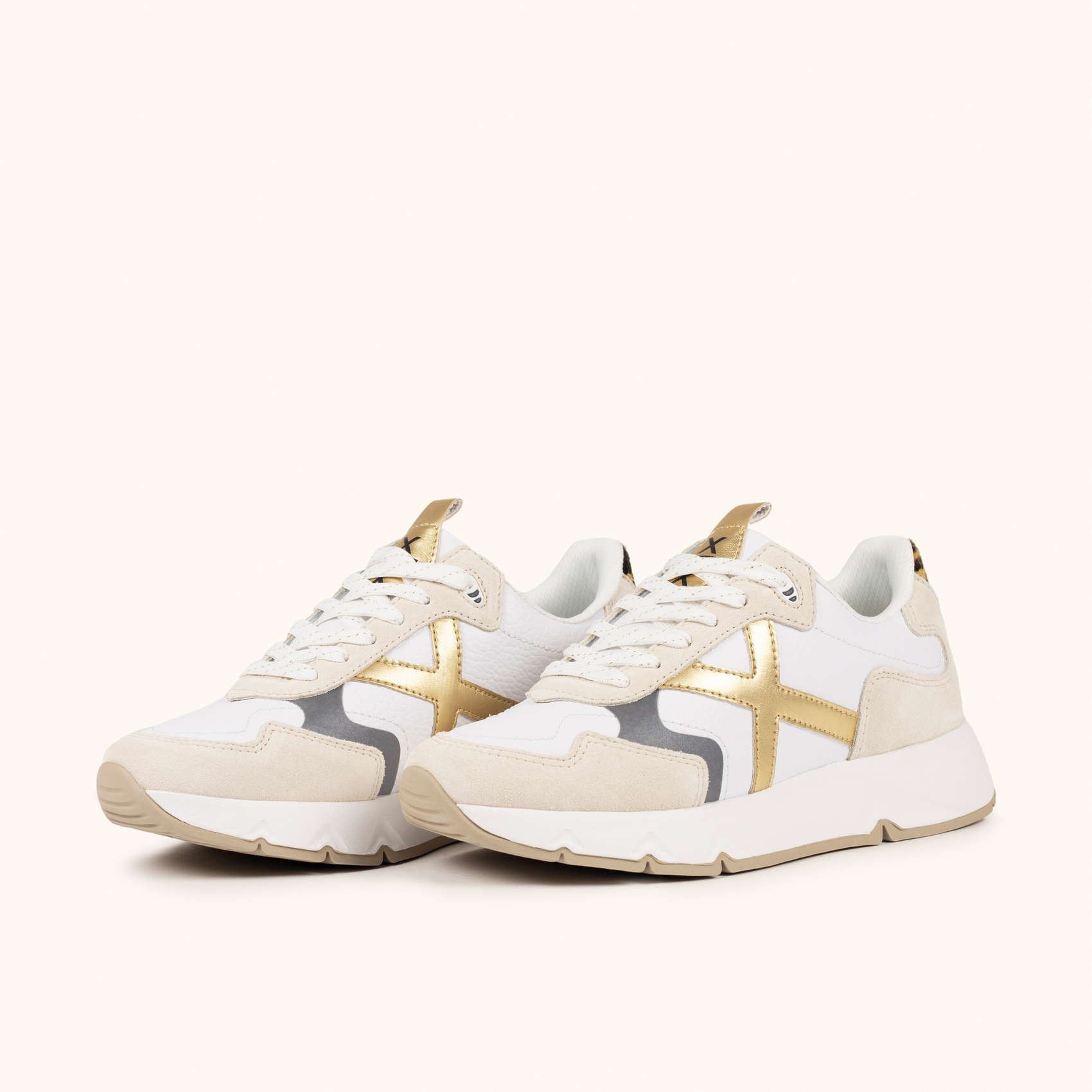 MUNICH MAMBA 05 Sneakers de gran volumen y estética contemporánea Blanco, Beige, Dorado y Animal Print