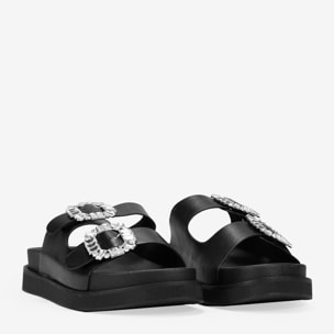 Sandalias negras con hebillas brillantes