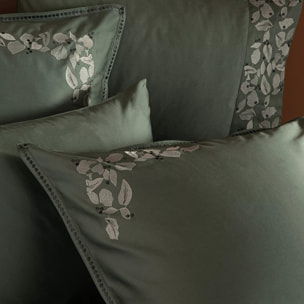 Taie d'oreiller satin de coton brodé vert Cayla cedre
