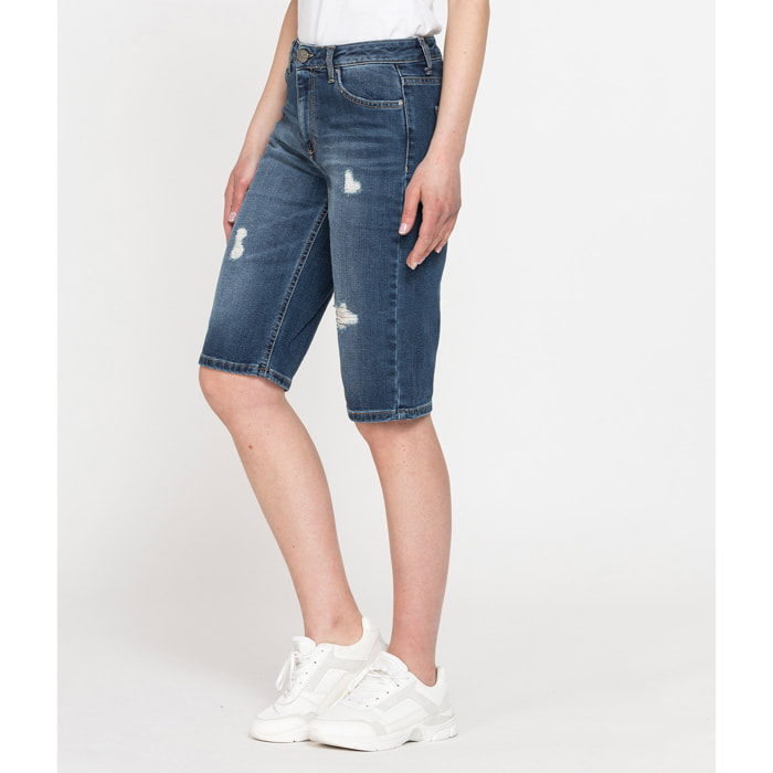 BERMUDA IN DENIM LEGGERO CON STRAPPI 100% COTONE. Vita regolare.