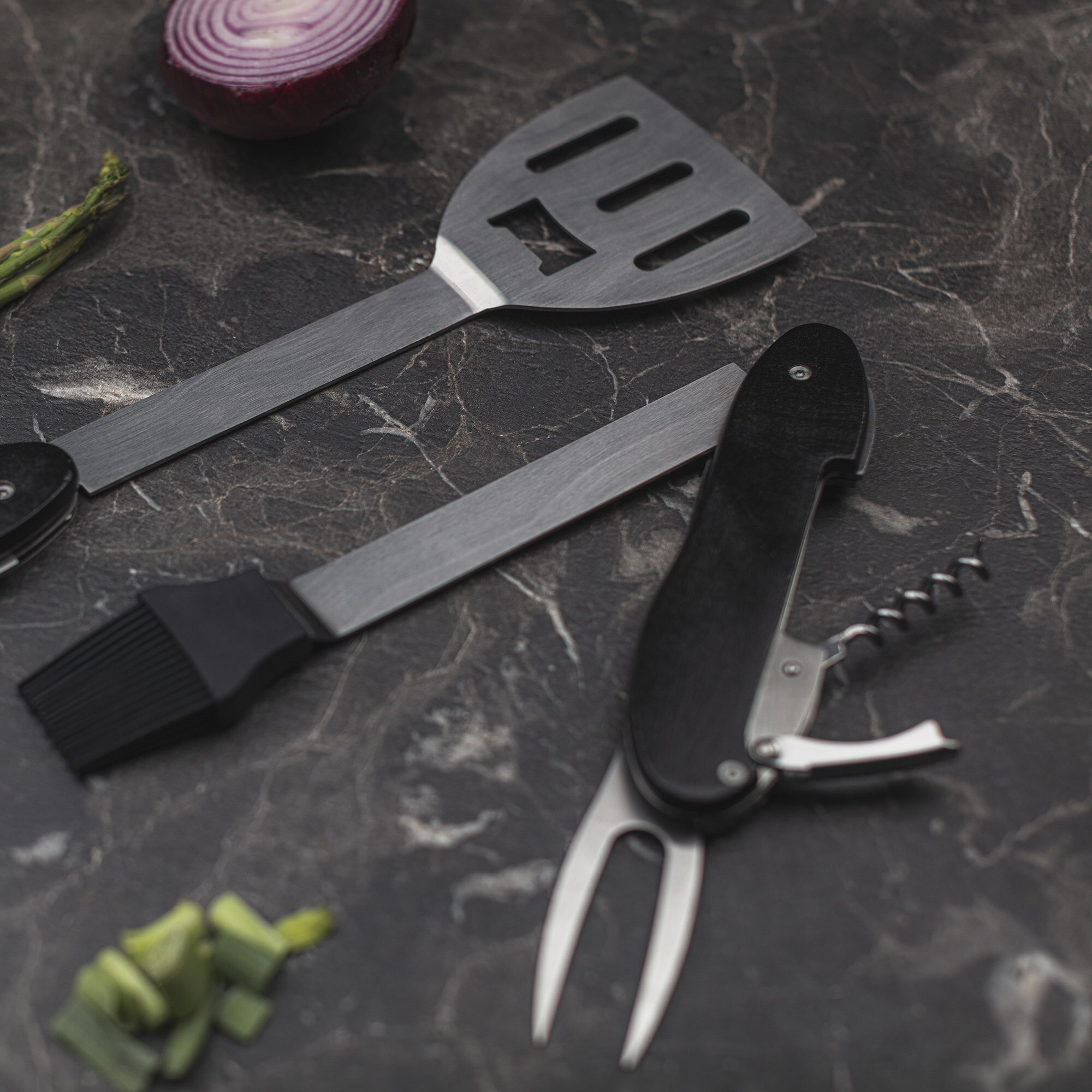 Set multiusos 5 en 1 para barbacoa en color negro bergner colección in black