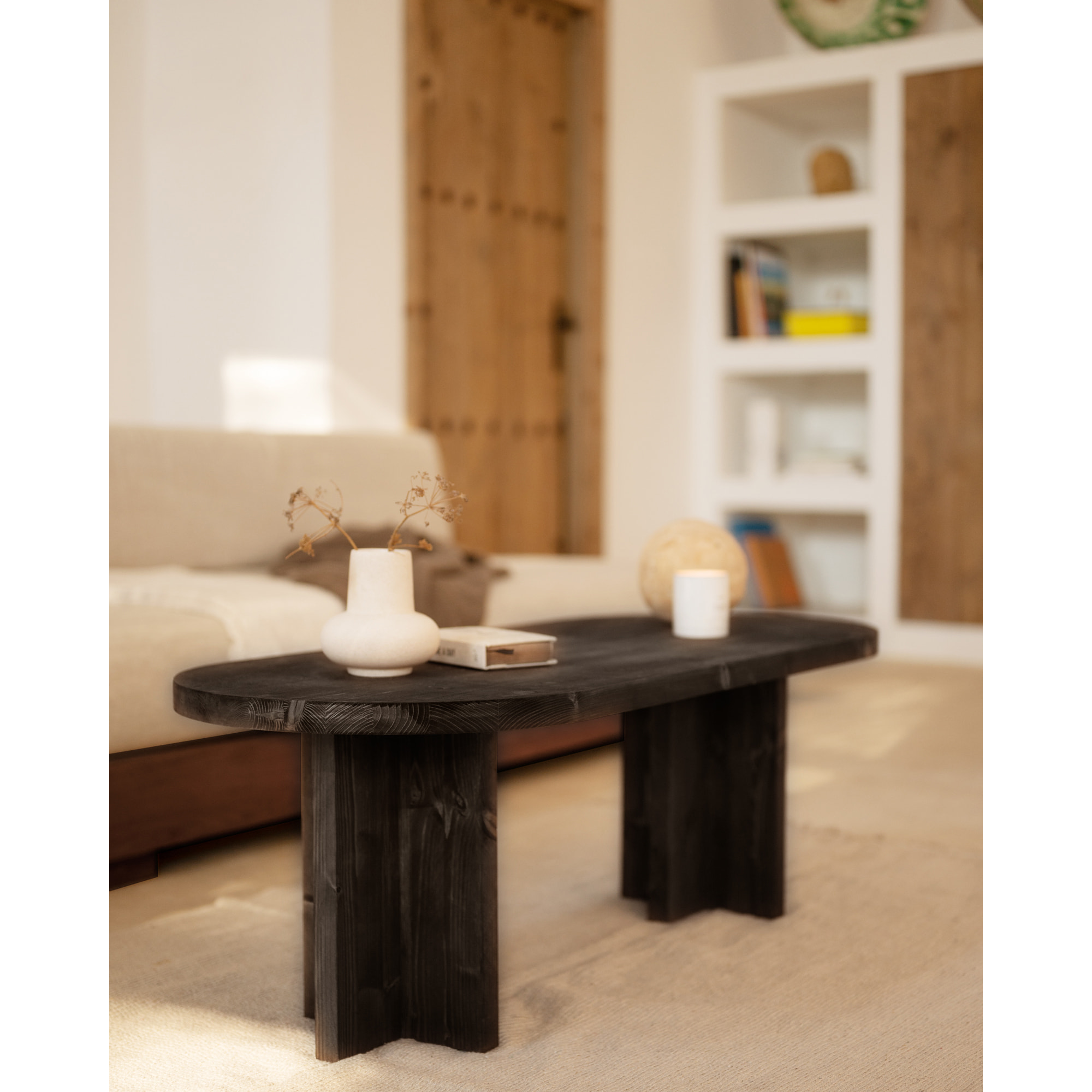 Table basse en bois massif ton noir 120x50cm Hauteur: 40 Longueur: 120 Largeur: 50