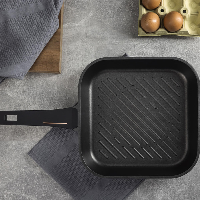 Juego de 2 Cacerolas Bajas Ø20cm (2,2L) + Ø28cm (4,2L) con tapas en Aluminio forjado + Sartén grill 28x28cm en aluminio fundido Copper Bergner