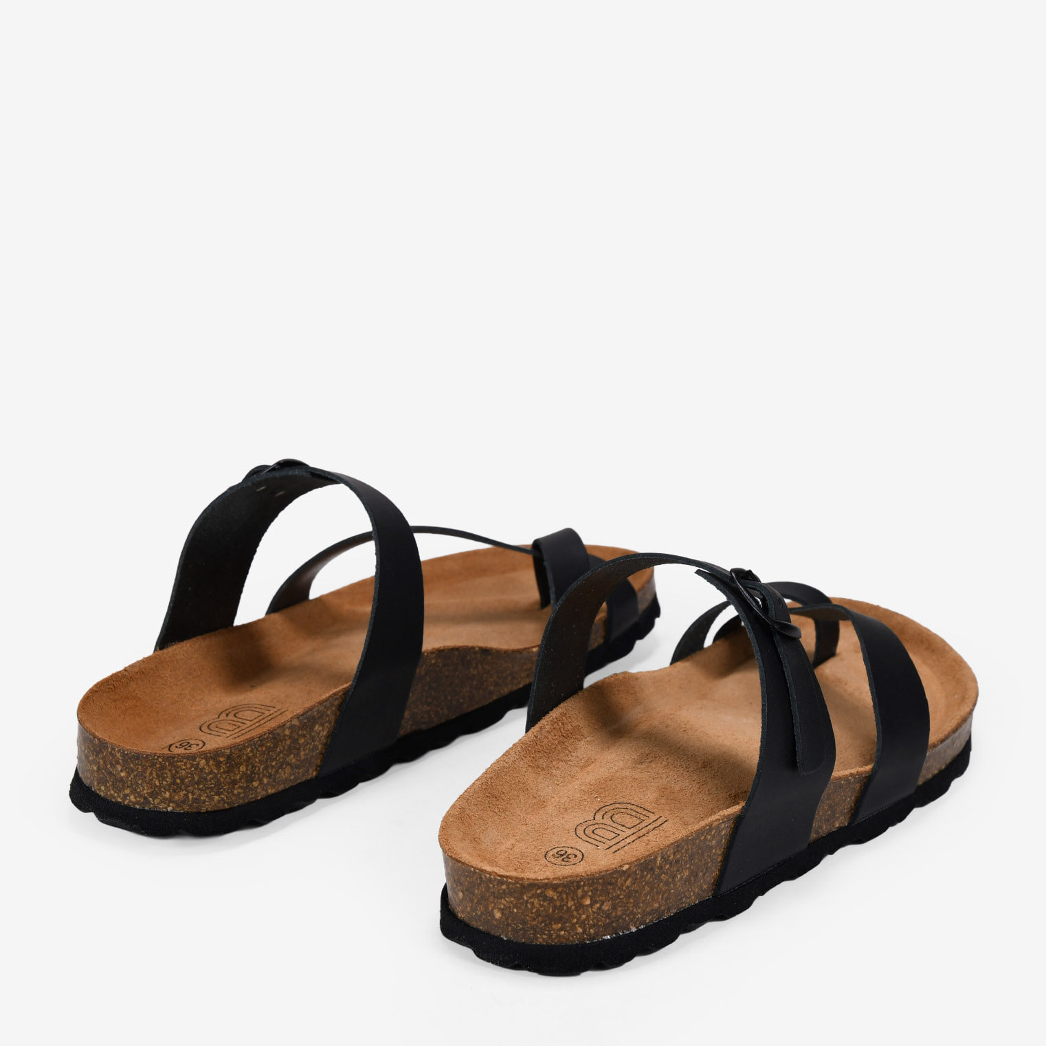 Sandalias de dedo negras en piel con suela de corcho