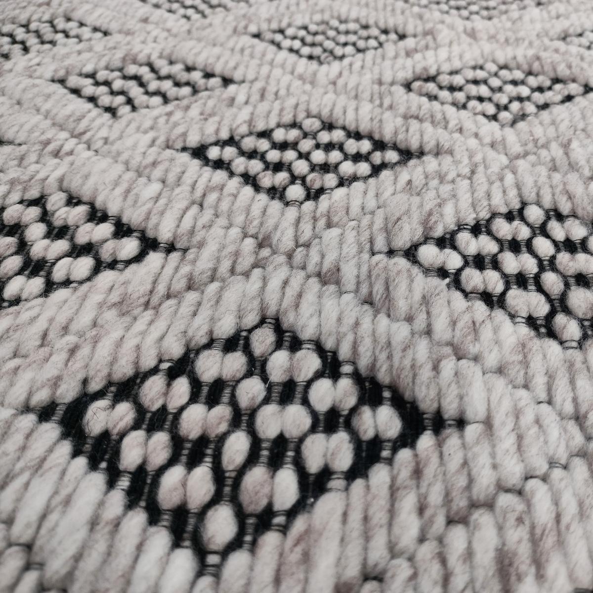 Tapis Kilim épais Bace, tissé à plat à à la main à base de plastique recyclé