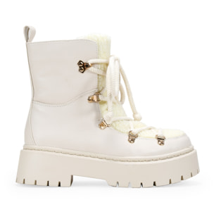 Botas beige con pelo de borrego y cordones