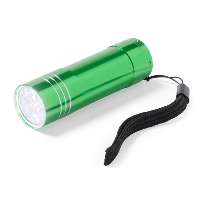 Linterna Conny de aluminio con 9 LEDs de alto poder de iluminación, pulsador protegido y cinta de transporte.