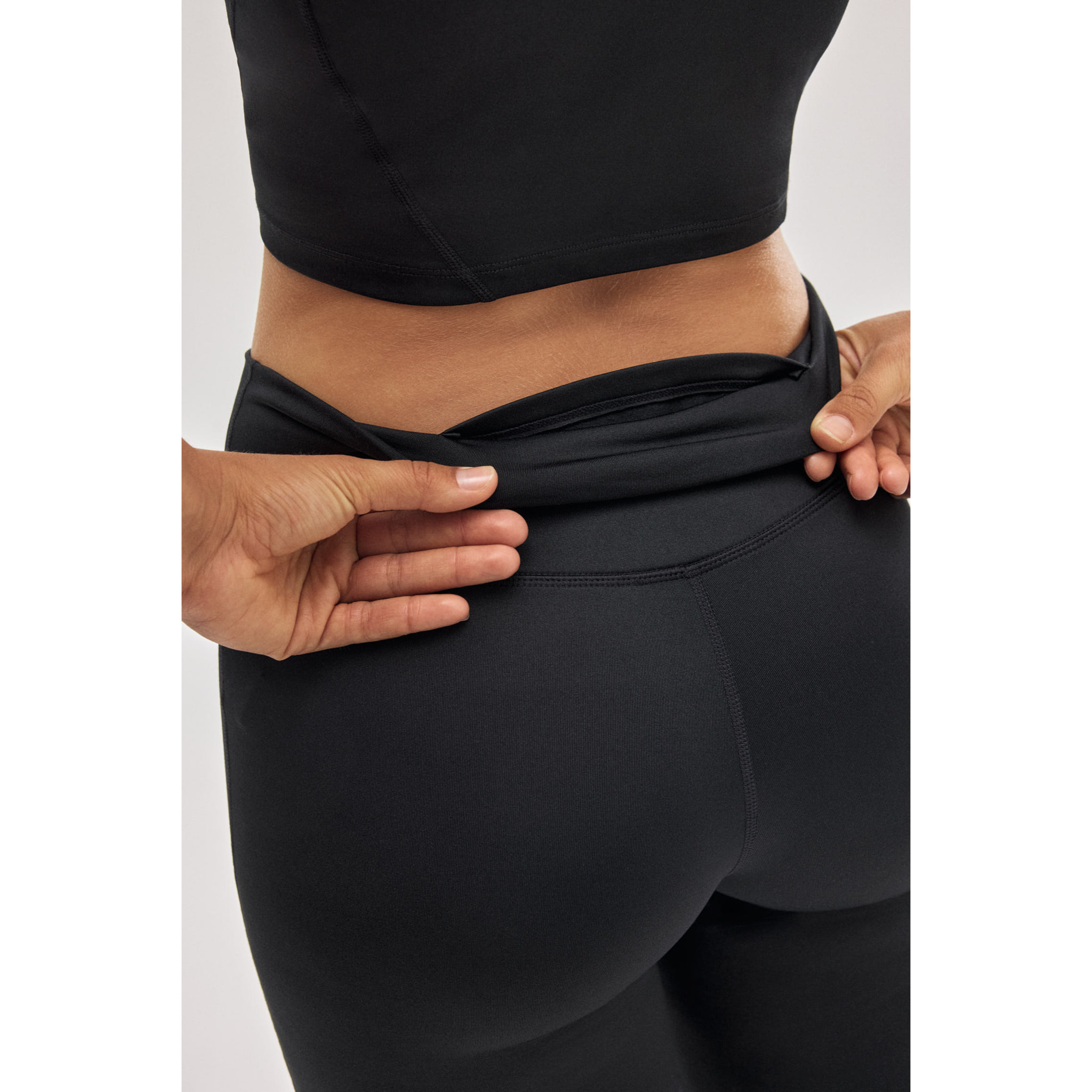 Leggings sportivi neri svasati