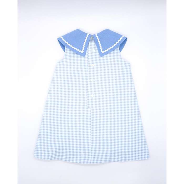 Vestido marinero de cuadros vichy azules. De tirantes cuello con detalle de picunela.