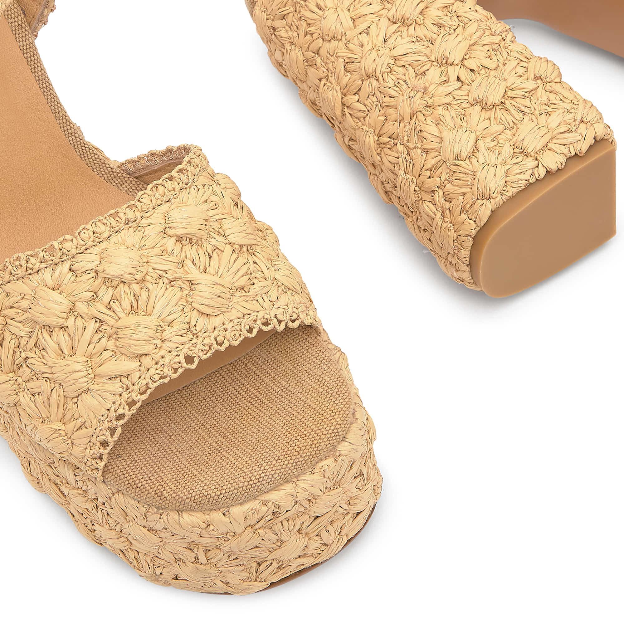 Sandalia de tacón Fabiana en rafia natural con motivos florales