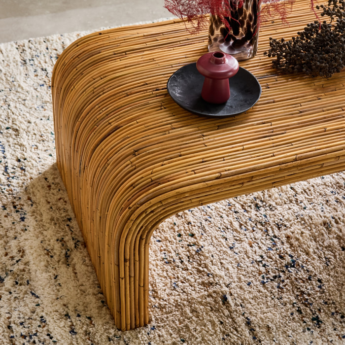 Table basse rectangulaire en rotin naturel. 110cm. bords arrondis. L 110 x P 60 x H 40cm