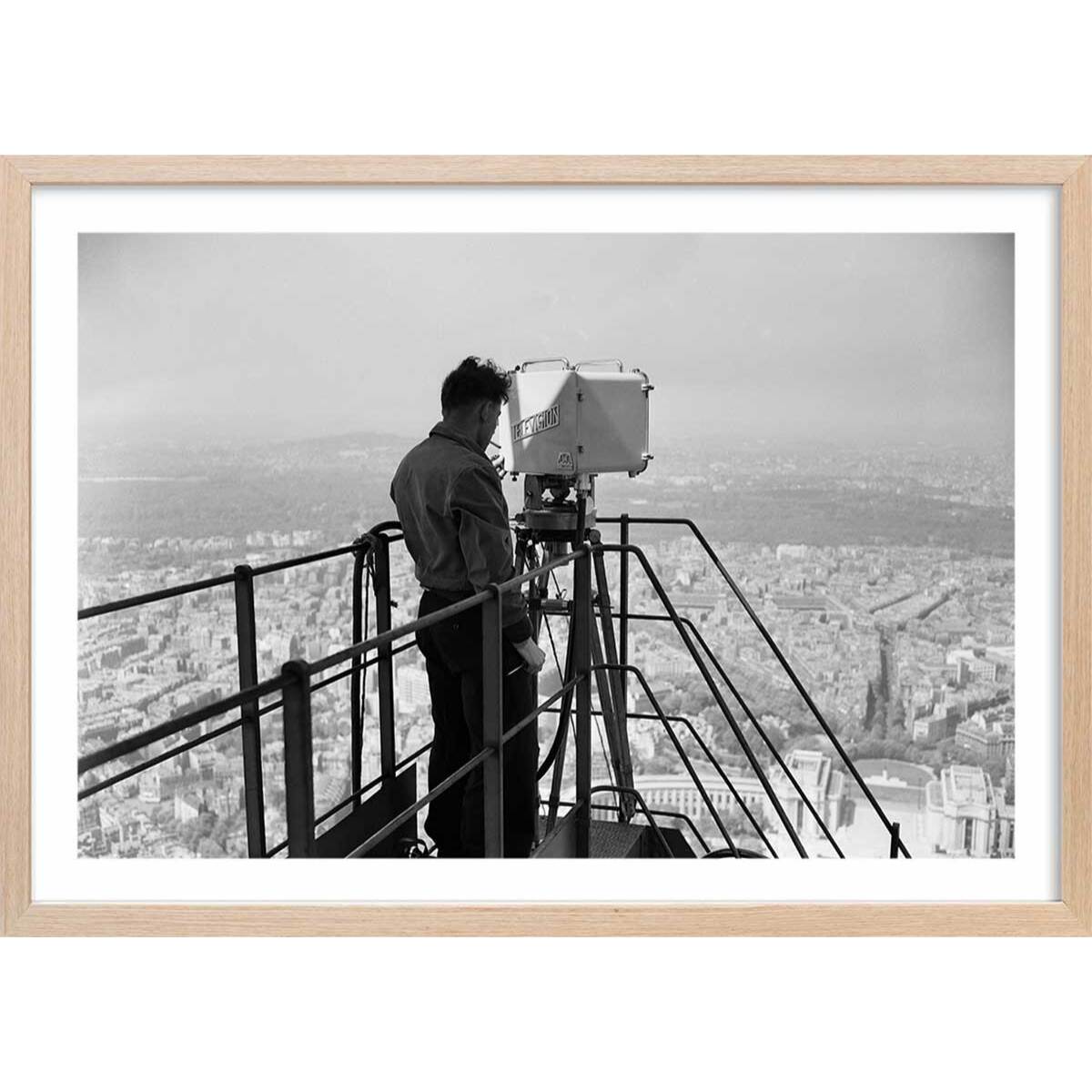Affiche photo ancienne - Télévision - La Tour Eiffel Affiche + cadre en bois - Chêne