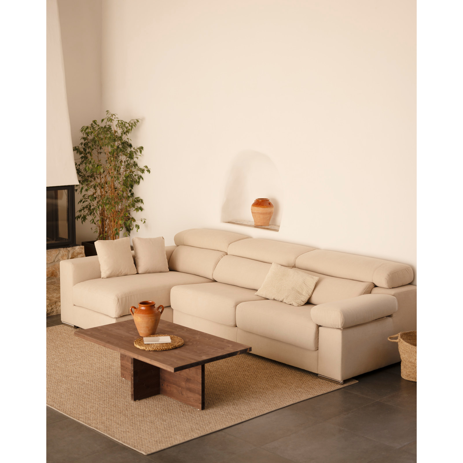 Table basse en bois massif ton noyer de 120x70cm Hauteur: 40 Longueur: 120 Largeur: 70