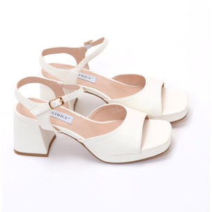 Sandali in simil pelle con tacco comodo