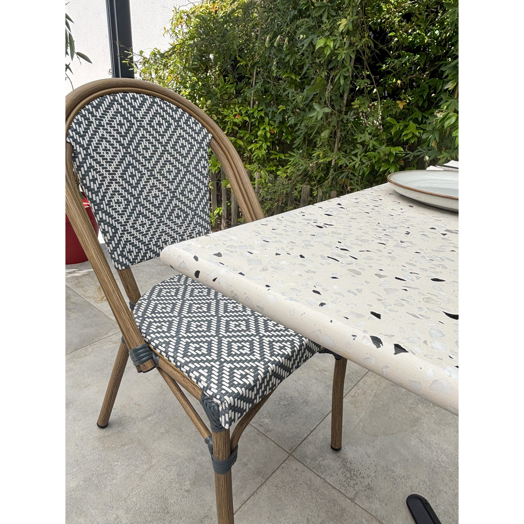 BISTRO - Ensemble repas de jardin 2 places en acier et plateau en terrazzo